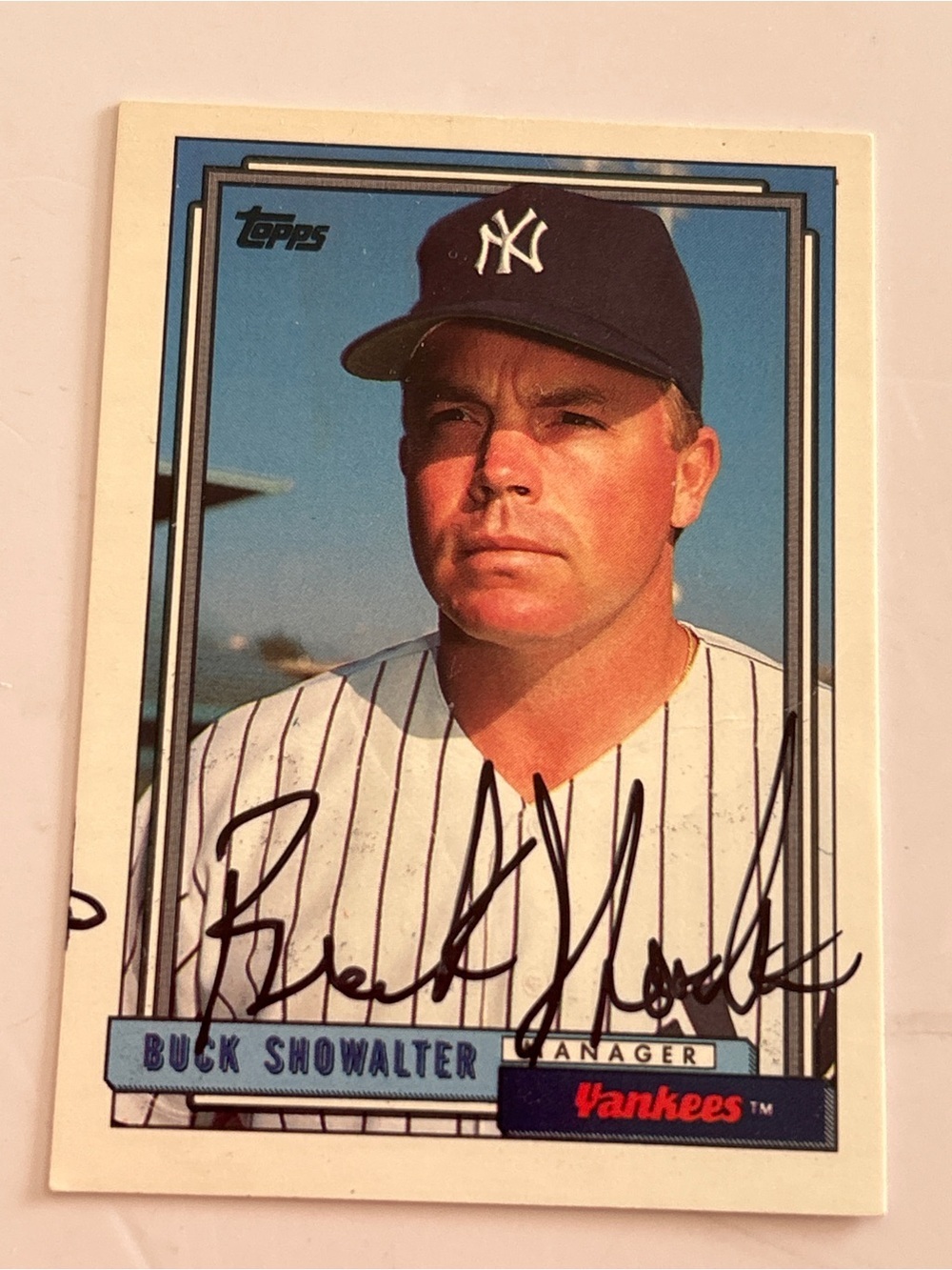 New York Yankees Buck Showalter Signed Card 1992 Topps #201 MGR - Brand New